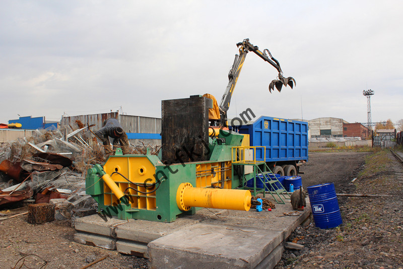 俄羅斯客戶(hù)250噸打包機(jī)使用現(xiàn)場(chǎng)