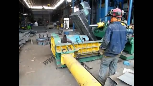 智利Y81T-1600廢鋼打包機(jī)使用現(xiàn)場(chǎng)