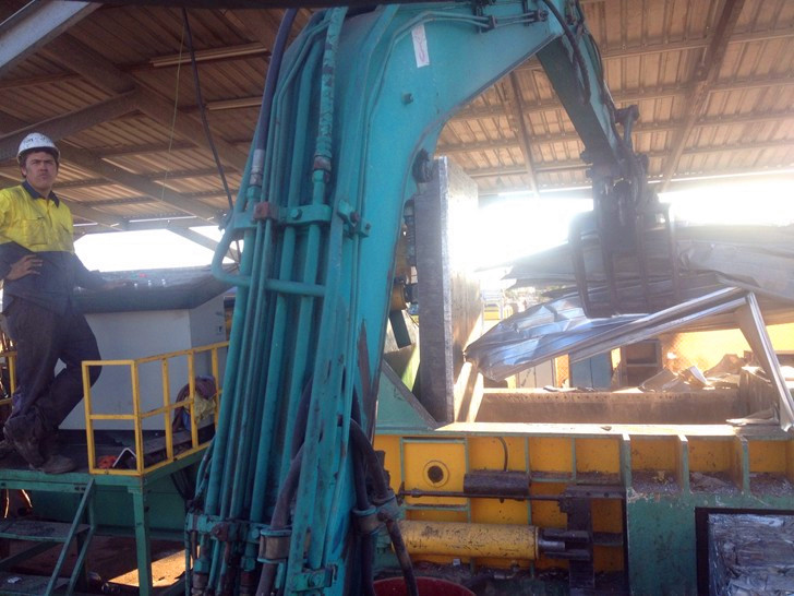 澳大利亞Y81T-2500全自動(dòng)廢鋼打包機(jī)使用現(xiàn)場(chǎng)