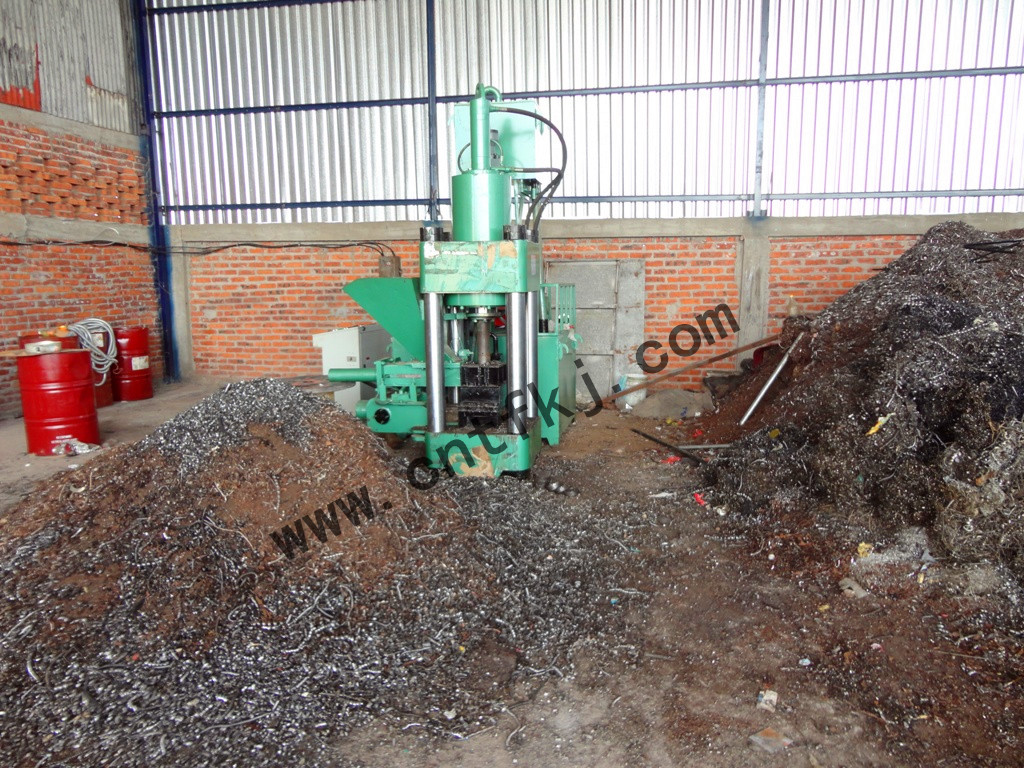 墨西哥Y3-3150金屬屑餅機(jī)客戶(hù)使用現(xiàn)場(chǎng)